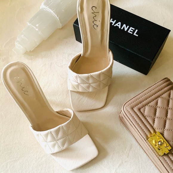 •Kelly• Quilted Slide Heel Sandal - Picture 3 of 8